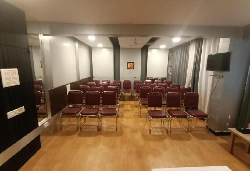 غرفة قياسية, Sharada International