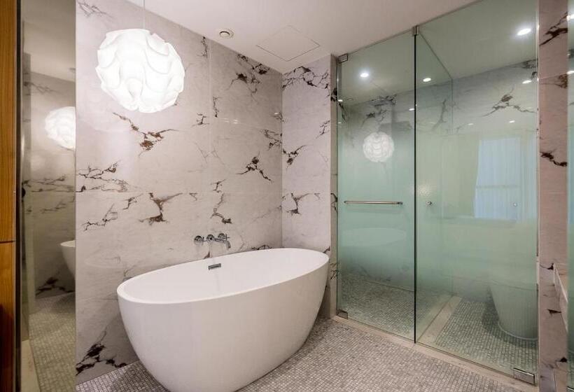 Quarto Estandar, The May Jongno
