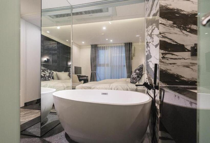 Quarto Deluxe, The May Jongno