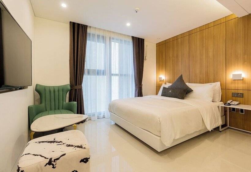 Quarto Deluxe, The May Jongno