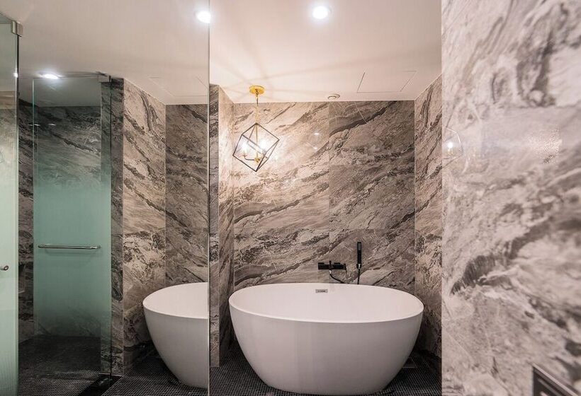 Quarto Deluxe, The May Jongno
