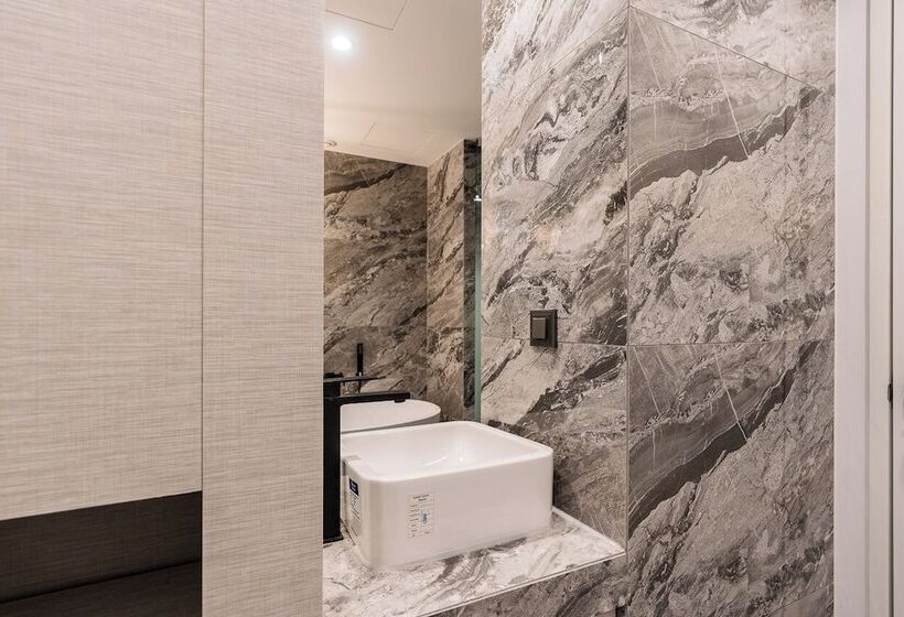 Quarto Deluxe, The May Jongno