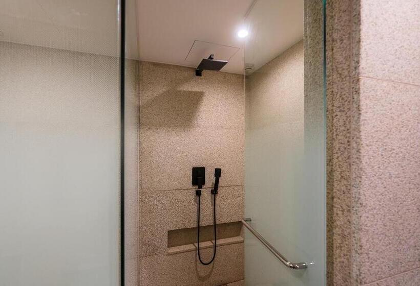 Quarto Estandar, The May Jongno