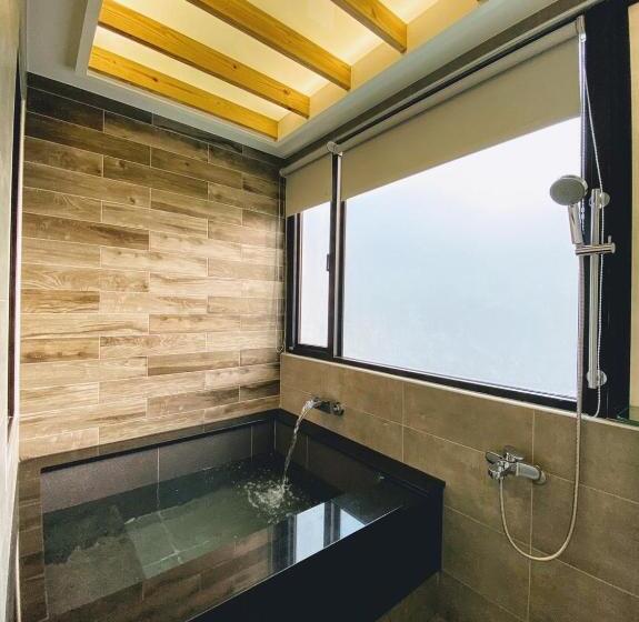 3 Bedroom Suite, Autumn Fountain Homestay