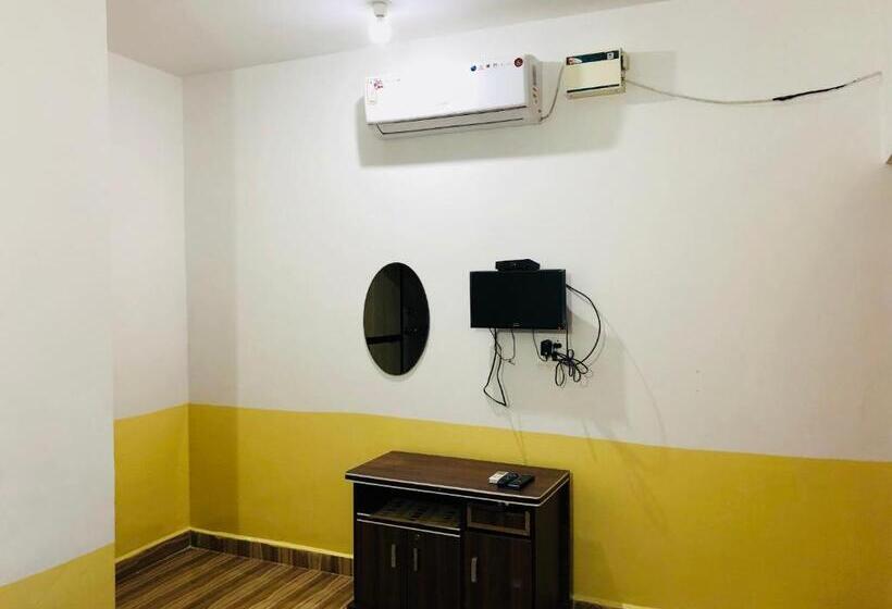 Quarto Economy, Blue Waves Guest House