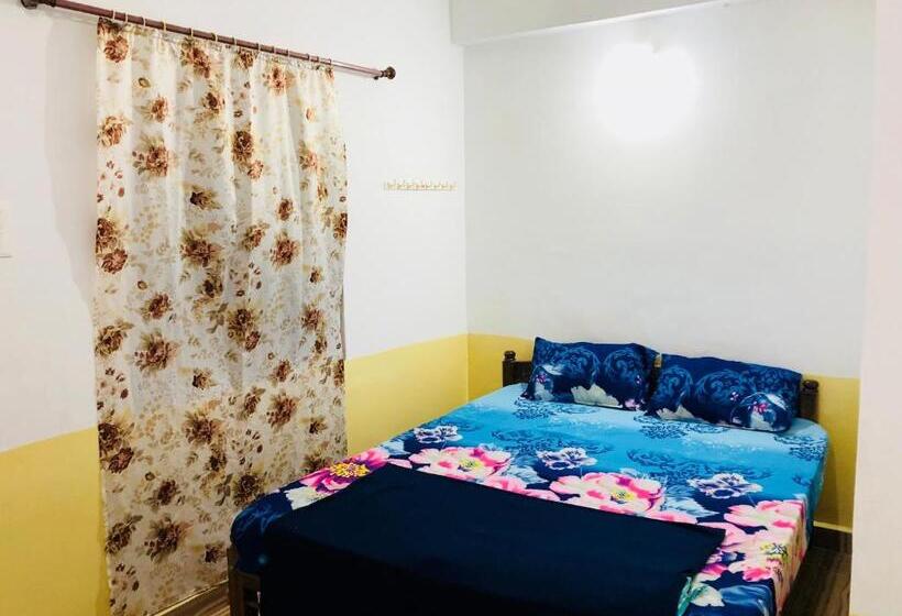 Quarto Economy, Blue Waves Guest House