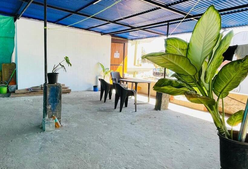 اتاق استاندارد با تراس, Blue Waves Guest House