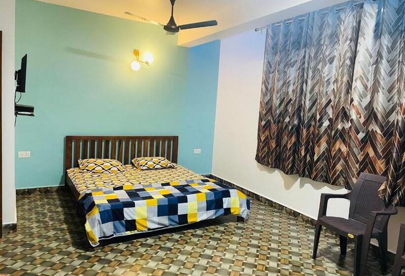 Quarto Deluxe, Blue Waves Guest House