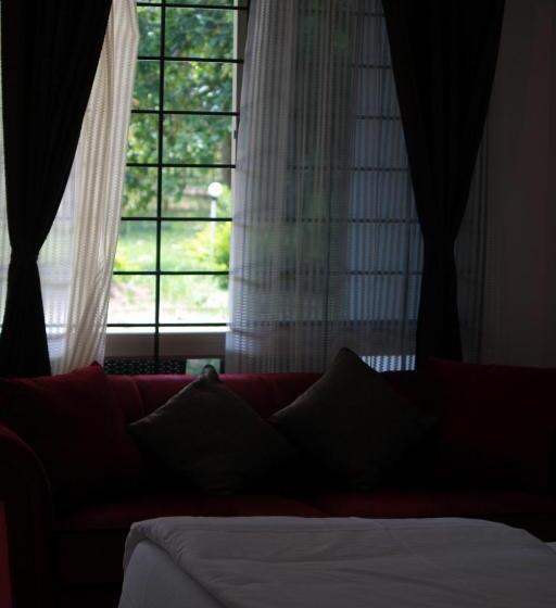 キングサイズベッドのスタンダードルーム, Vividearth Resorts Bandipur