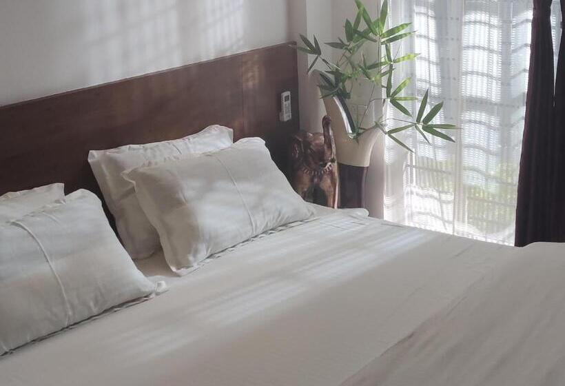 キングサイズベッドのスーペリアルーム, Vividearth Resorts Bandipur