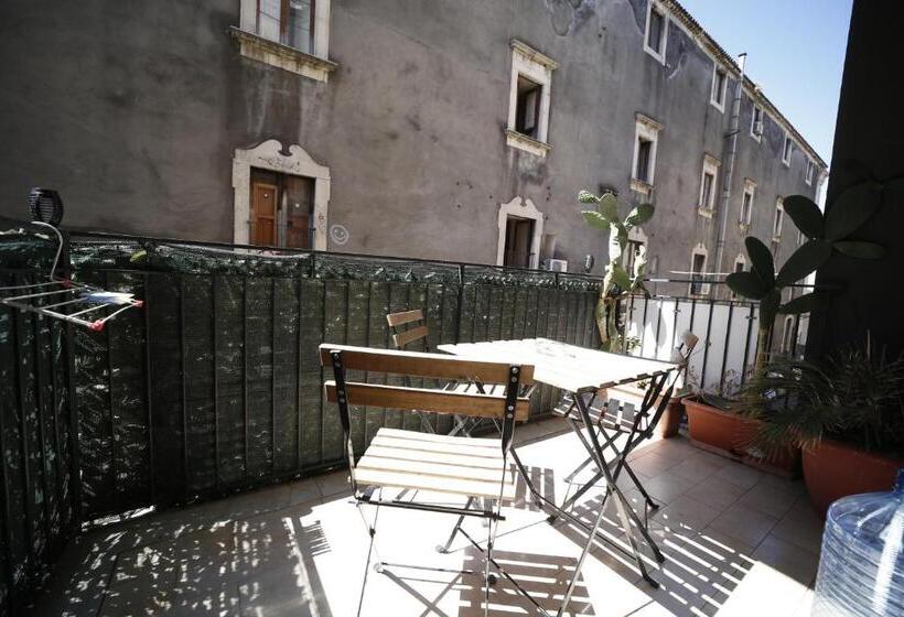 غرفة قياسية ثلاثية مزودة بشرفة, Al Quadrato D Oro Rooms