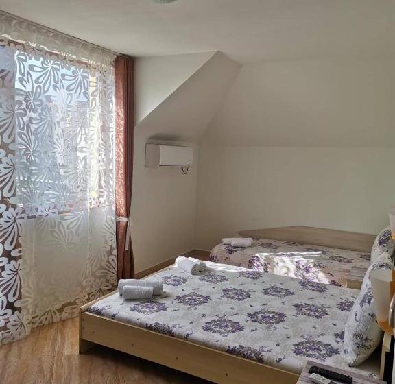 带阳台的三人标准间, виктория созопол