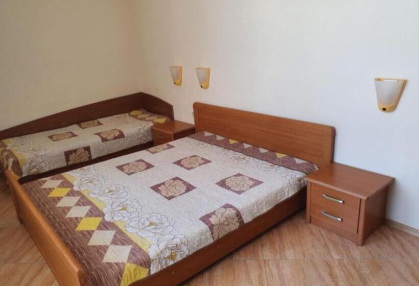 带阳台的三人标准间, виктория созопол