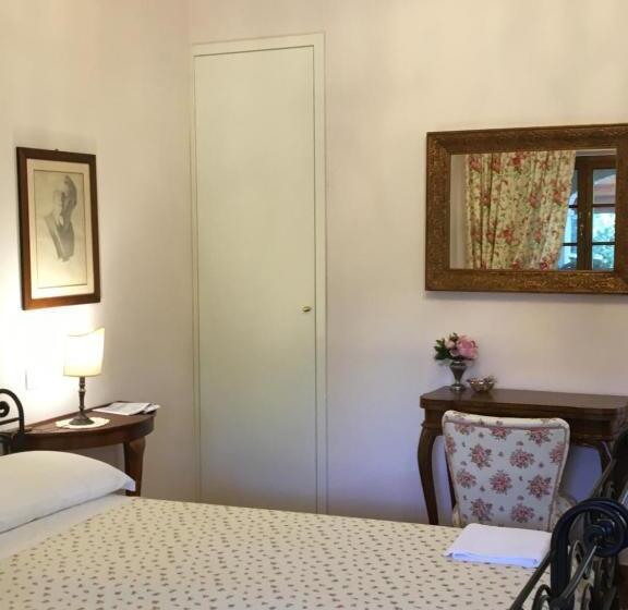 이코노미 룸, La Renaia