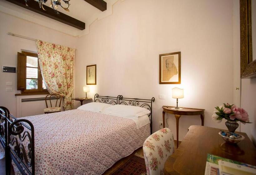 이코노미 룸, La Renaia