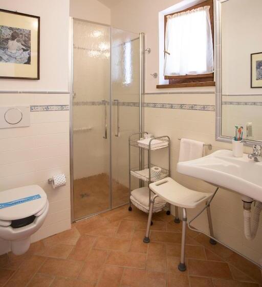 이코노미 룸, La Renaia