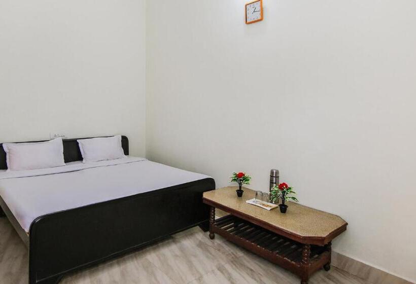 Трехместный Номер Классика, Spot On 36622 Hotel All Orchha View