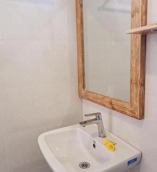 חדר סטנדרט, The Kayuri