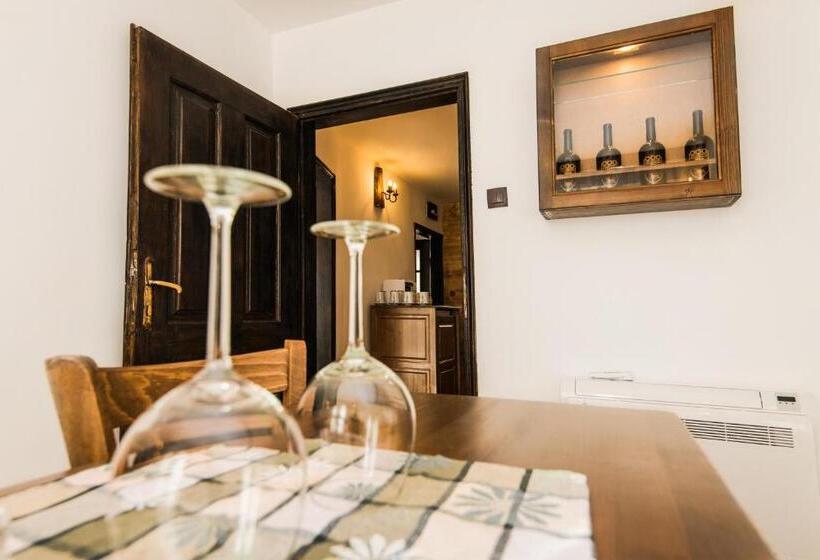 2ベッドルームアパートメント, The Lion's Residence