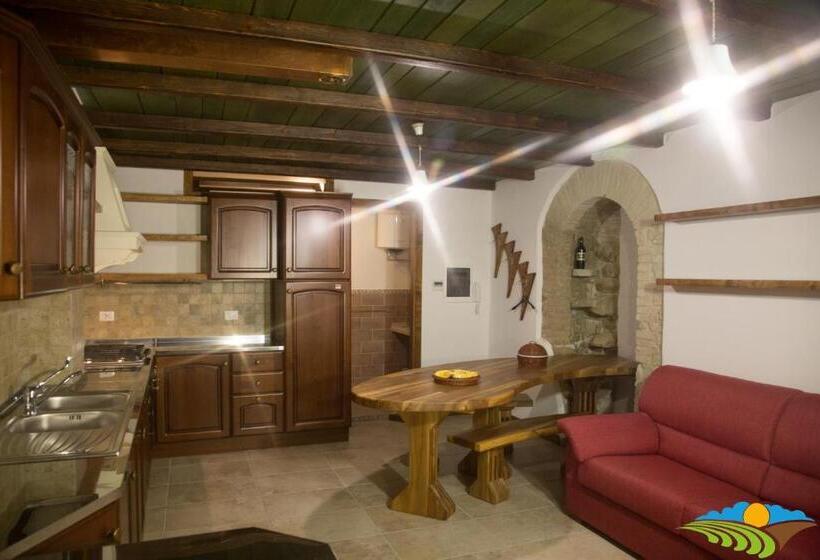 スーペリアトリプルルーム, Albergo Diffuso   Il Poggetto Tra Urbino & San Marino