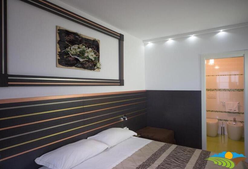 スーペリアトリプルルーム, Albergo Diffuso   Il Poggetto Tra Urbino & San Marino