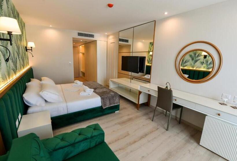 غرفة ديلوكس مطلّة علي البحر, Iliad