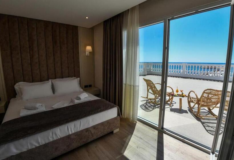 غرفة قياسية مطلّة علي البحر مزوَّدة بشُرفة, Iliad