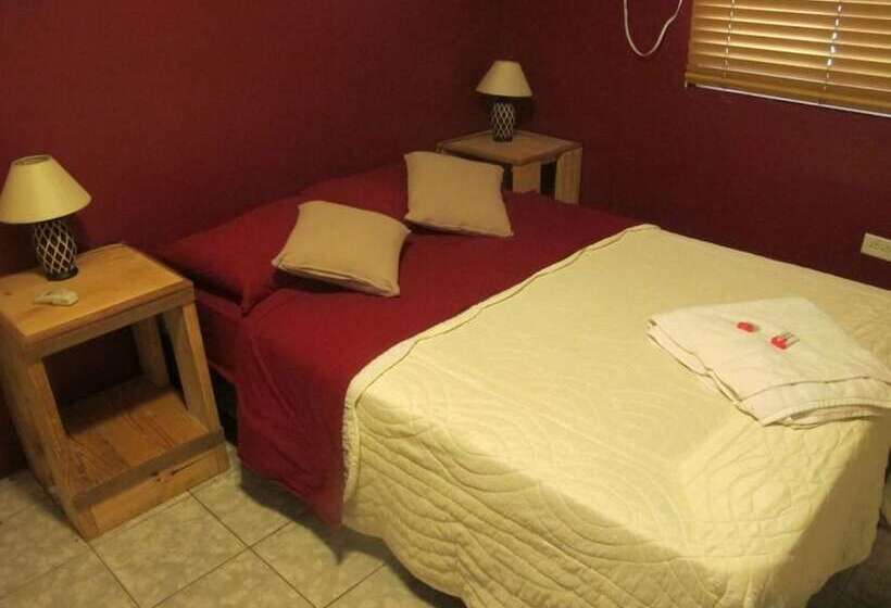 家庭间, Waterfall Hostel