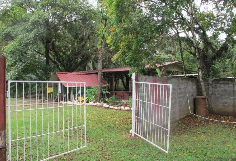 经济房, Waterfall Hostel