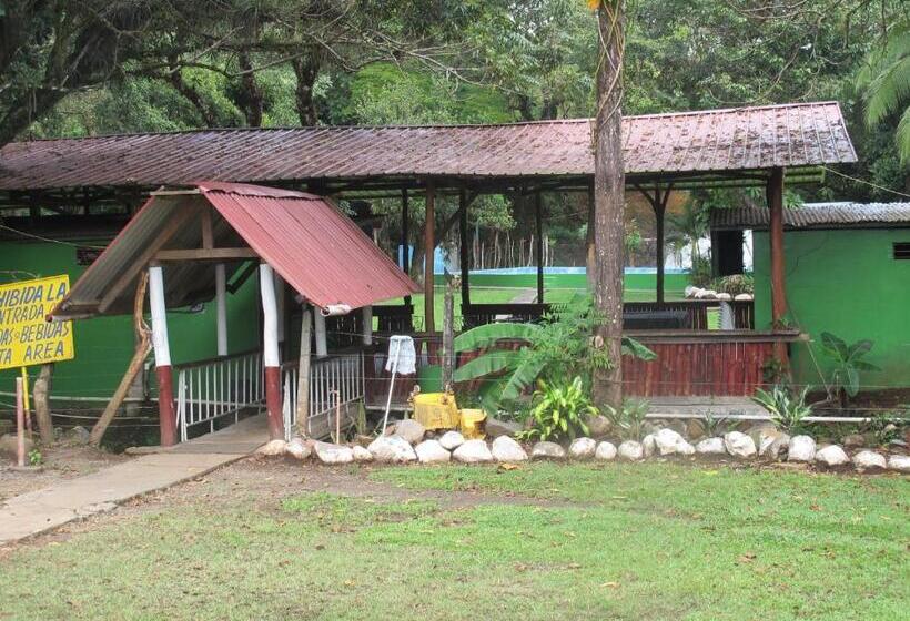 经济房, Waterfall Hostel