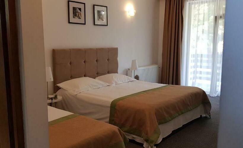 Quarto Triplo Estandar com Sacada, Apartamente Private A&l View