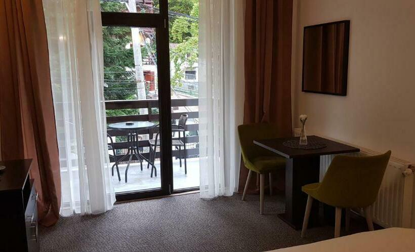 Quarto Triplo Estandar com Sacada, Apartamente Private A&l View