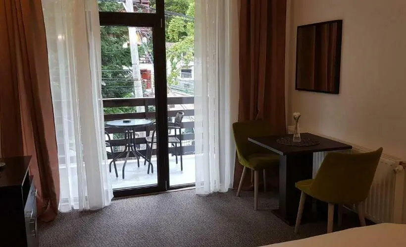 اتاق استاندارد سه تخته با بالکن, Apartamente Private A&l View