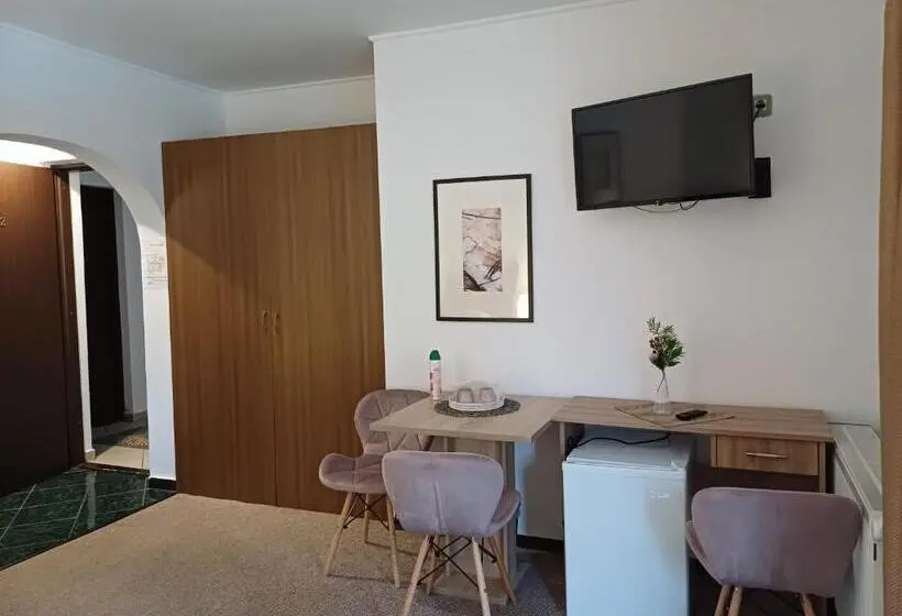 اتاق استاندارد سه تخته با بالکن, Apartamente Private A&l View