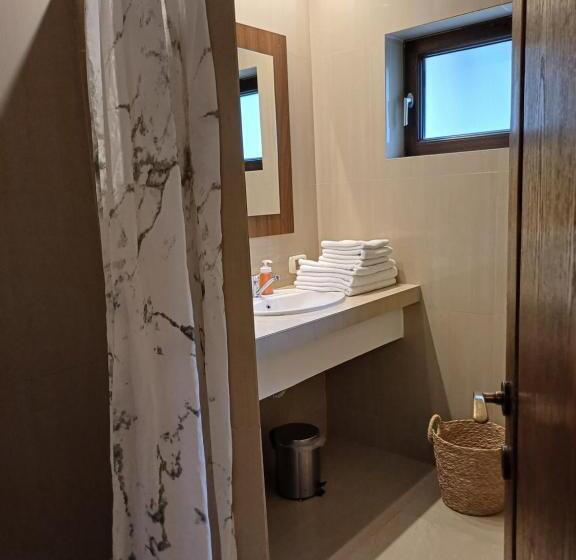 Quarto Triplo Estandar com Sacada, Apartamente Private A&l View