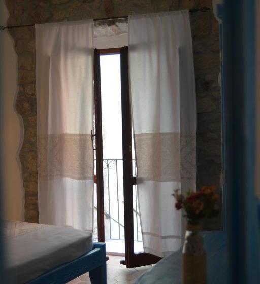 غرفة قياسية رباعية مزودة بشُرفة, Regnos Altos Boutique Rooms