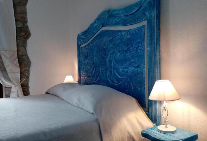 Четырехместный Номер Стандарт с Балконом, Regnos Altos Boutique Rooms