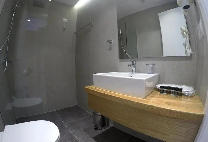 اتاق لوکس, Valmar