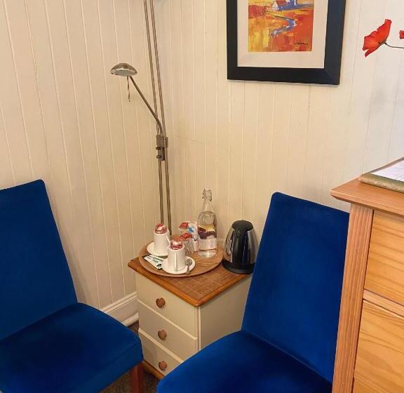 اتاق عادی, Ards House