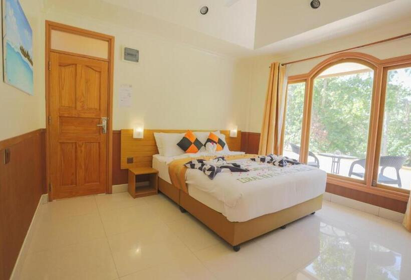 اتاق لوکس با بالکن و چشم‌انداز دریا, Coral Beach Maldives