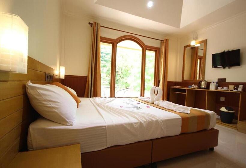 اتاق لوکس با بالکن و چشم‌انداز دریا, Coral Beach Maldives