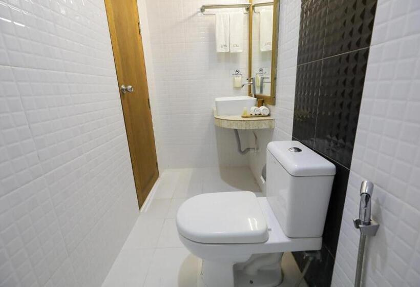 اتاق لوکس با بالکن و چشم‌انداز دریا, Coral Beach Maldives