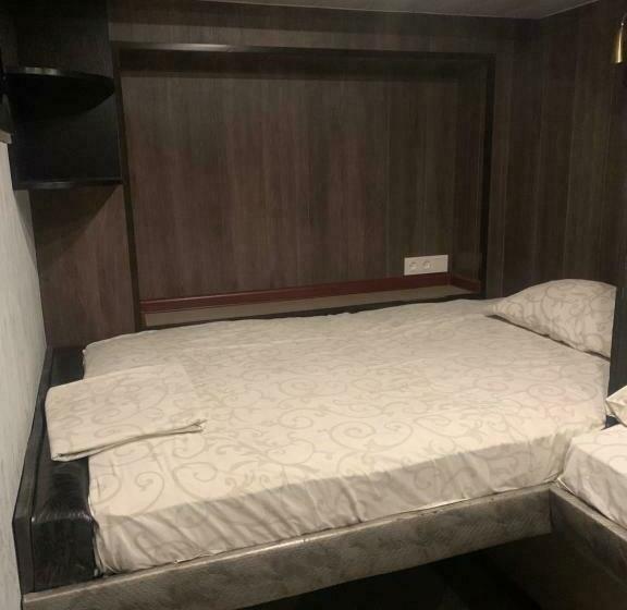 غرفة إقتصادية ثلاثية, хостел хан