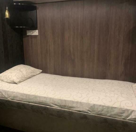 غرفة إقتصادية ثلاثية, хостел хан