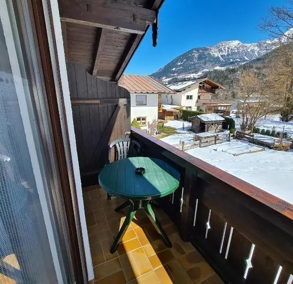 バルコニー付きスタンダードトリプルルーム, Alpenpension Bergidyll