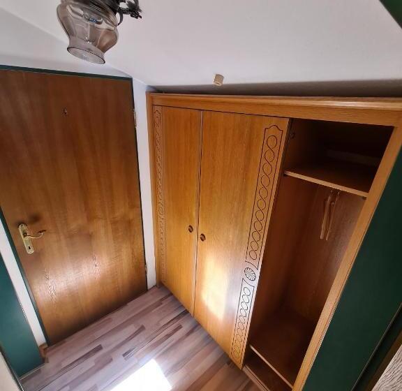 Четырехместный Номер Стандарт с Балконом, Alpenpension Bergidyll