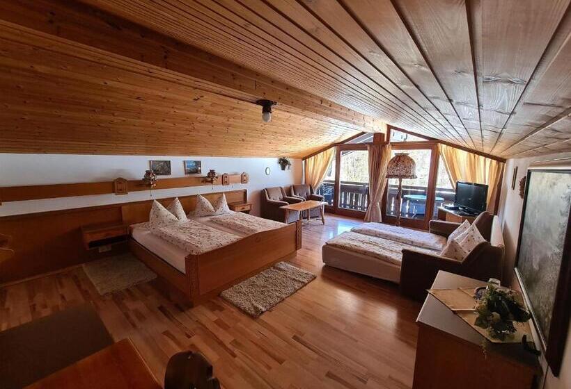 Четырехместный Номер Стандарт с Балконом, Alpenpension Bergidyll