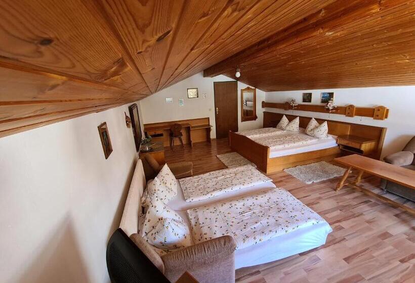 Четырехместный Номер Стандарт с Балконом, Alpenpension Bergidyll