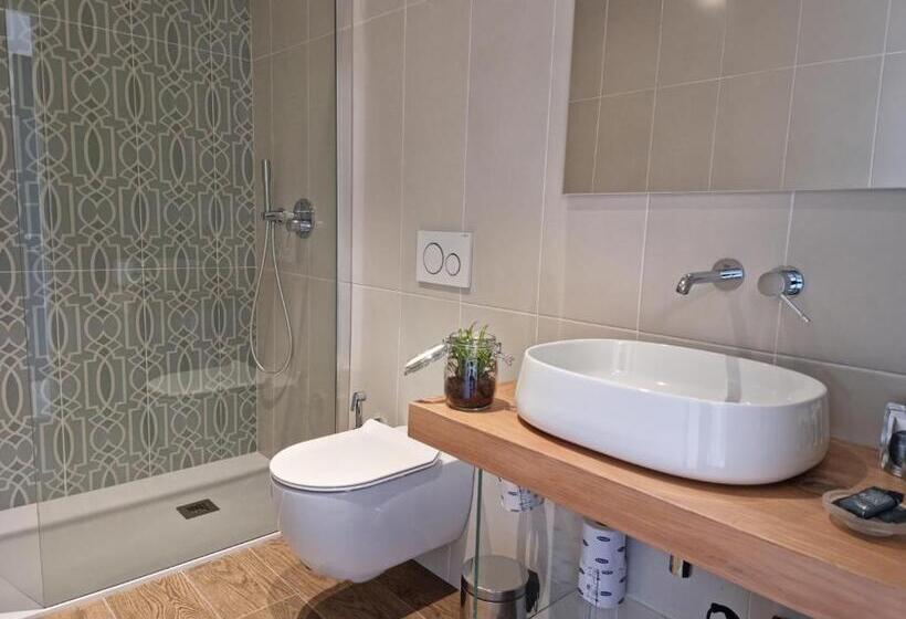 جناح جونيور, Elle Ecoholiday