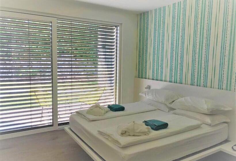 جناح جونيور, Elle Ecoholiday